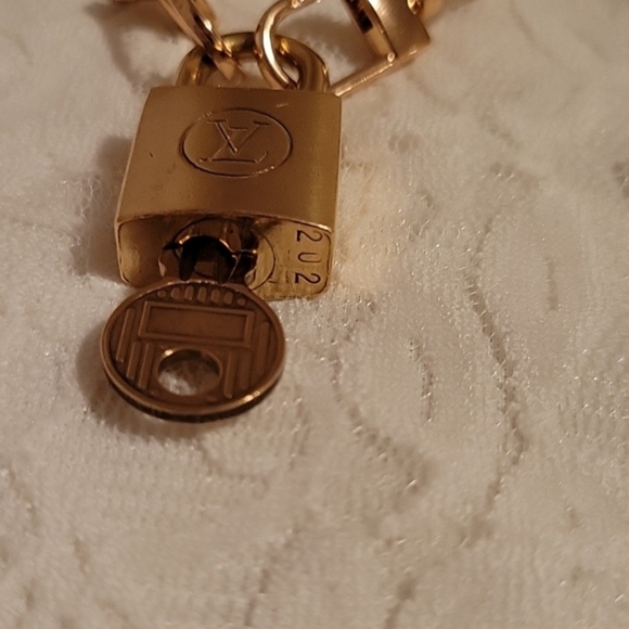 Louis Vuitton Vintage EUC Lock 🔐 and Key #202 - Picture 10 of 15